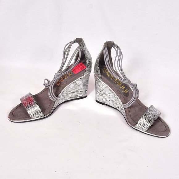 New York Transit Women's Silver Wedge Sandals Strappy Open Toe Size 6 M - Picture 3 of 8